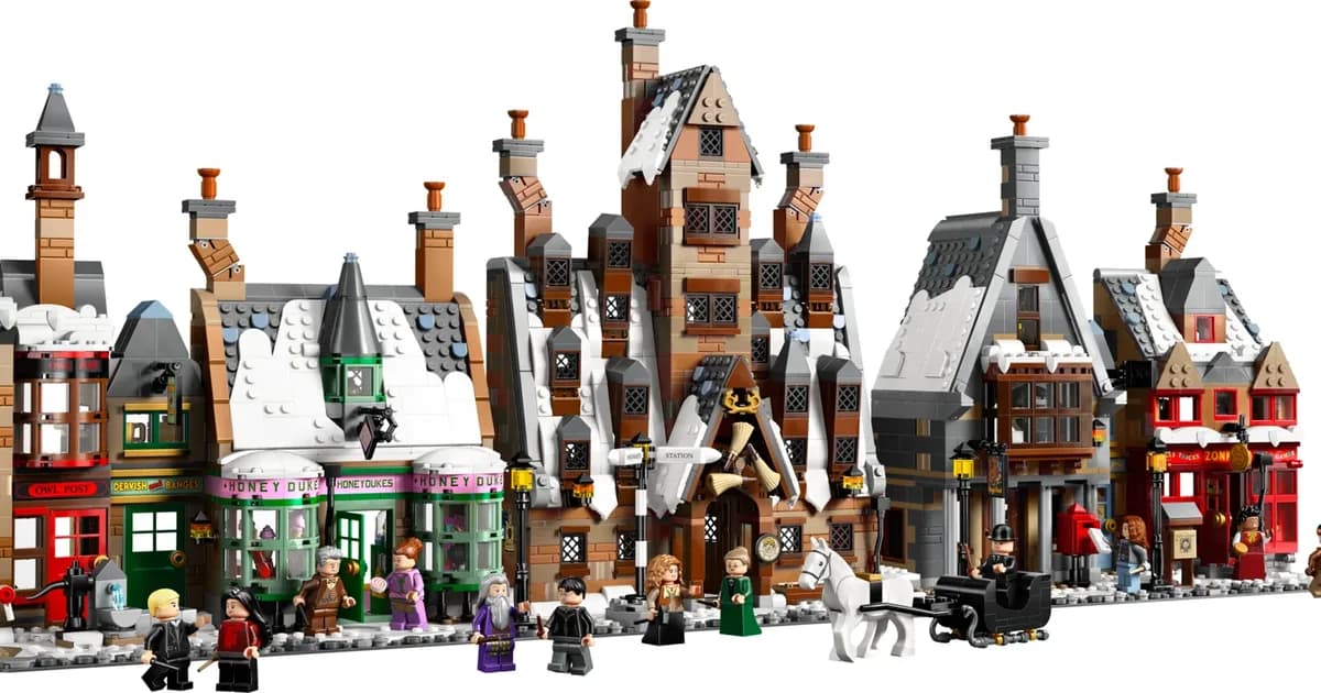 LEGO Harry Potter Hogsmeade Village Collectors' Edition 76457: a long snowy street of shops with minifigures and a sleigh in front