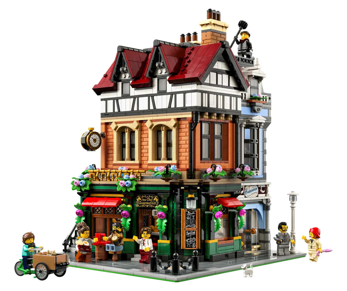 LEGO Icons Tudor Corner 10350, a corner building with timber framing, red roofs and a shop front at street level