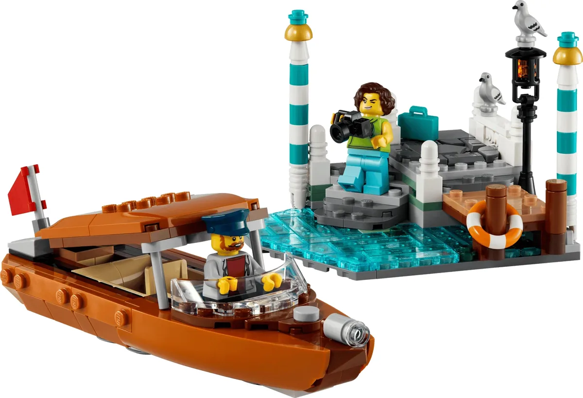 LEGO 40898 Venetian Water Taxi: a brown wooden-style motorboat with a captain minifigure, beside a dock with a tourist holding a camera and two pigeons